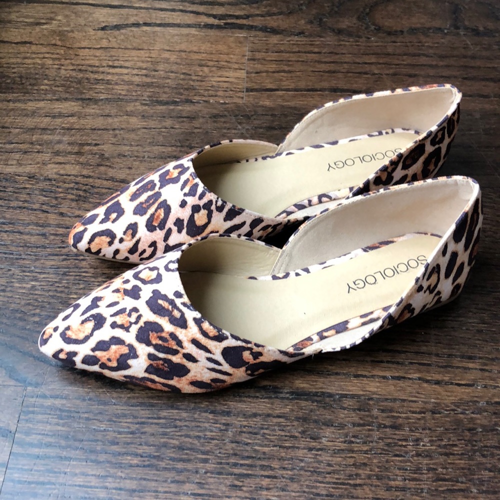 Leopard print pointed flats.